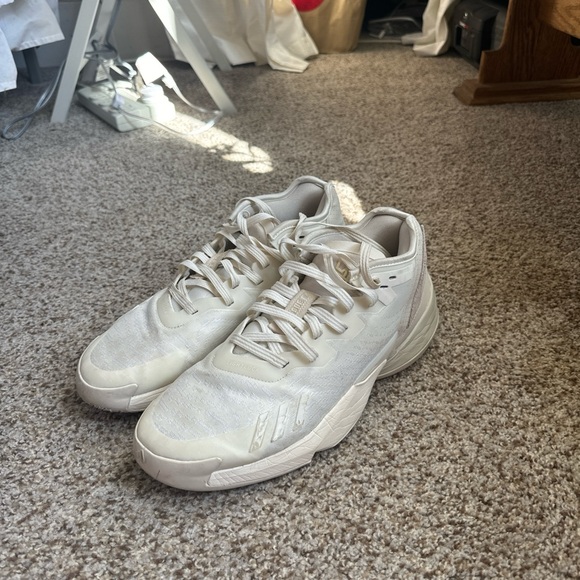 Don Issue #4 Cream and White size 12 M - Picture 1 of 5